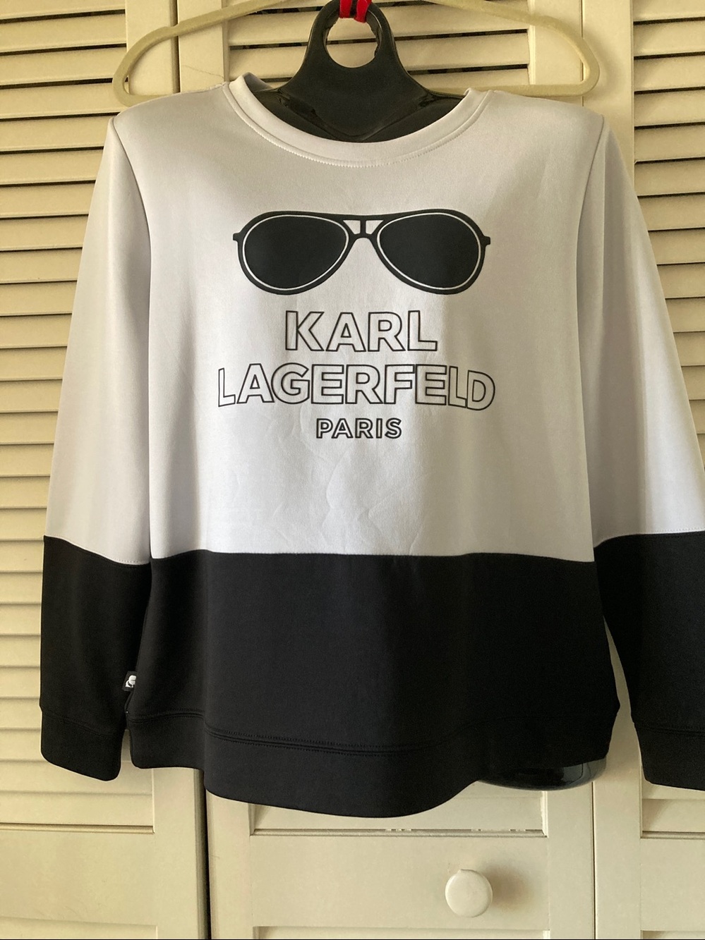 Karl Lagerfeld Light Gray & Black Graphic Logo Top Sweatshirt Sz S Fits M 😎